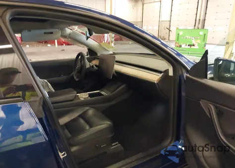 2021 Tesla Model Y Performance Dual Motor All-Wheel Drive z USA, uszkodzony, nr VIN 5YJYGDEF9MF230520